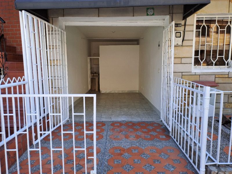Local en arriendo Antioquia Medellín La Gloria 22 m2 Habitaciones 0 Baños 1 Garajes 0 Precio $1500000