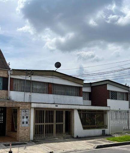 Casa en venta Cundinamarca Bogotá Modelia Occidental 320 m2 Habitaciones 5 Baños 3 Garajes 2 Precio $930000000