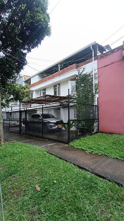 Oficina en arriendo Valle Del Cauca Cali El Diamante 120 m2 Habitaciones 0 Baños 3 Garajes 0 Precio $2200000