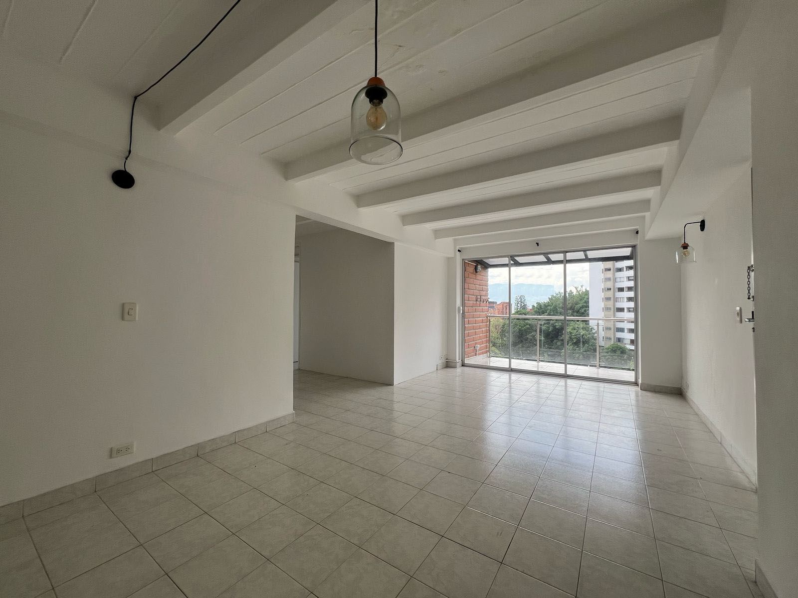 Apartamento en arriendo Antioquia Medellín El Castillo 100 m2 Habitaciones 3 Baños 2 Garajes 1 Precio $2700000