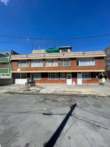 Casa en venta Cundinamarca Bogotá Paris 252 m2 Habitaciones 7 Baños 3 Garajes 1 Precio $1150000000