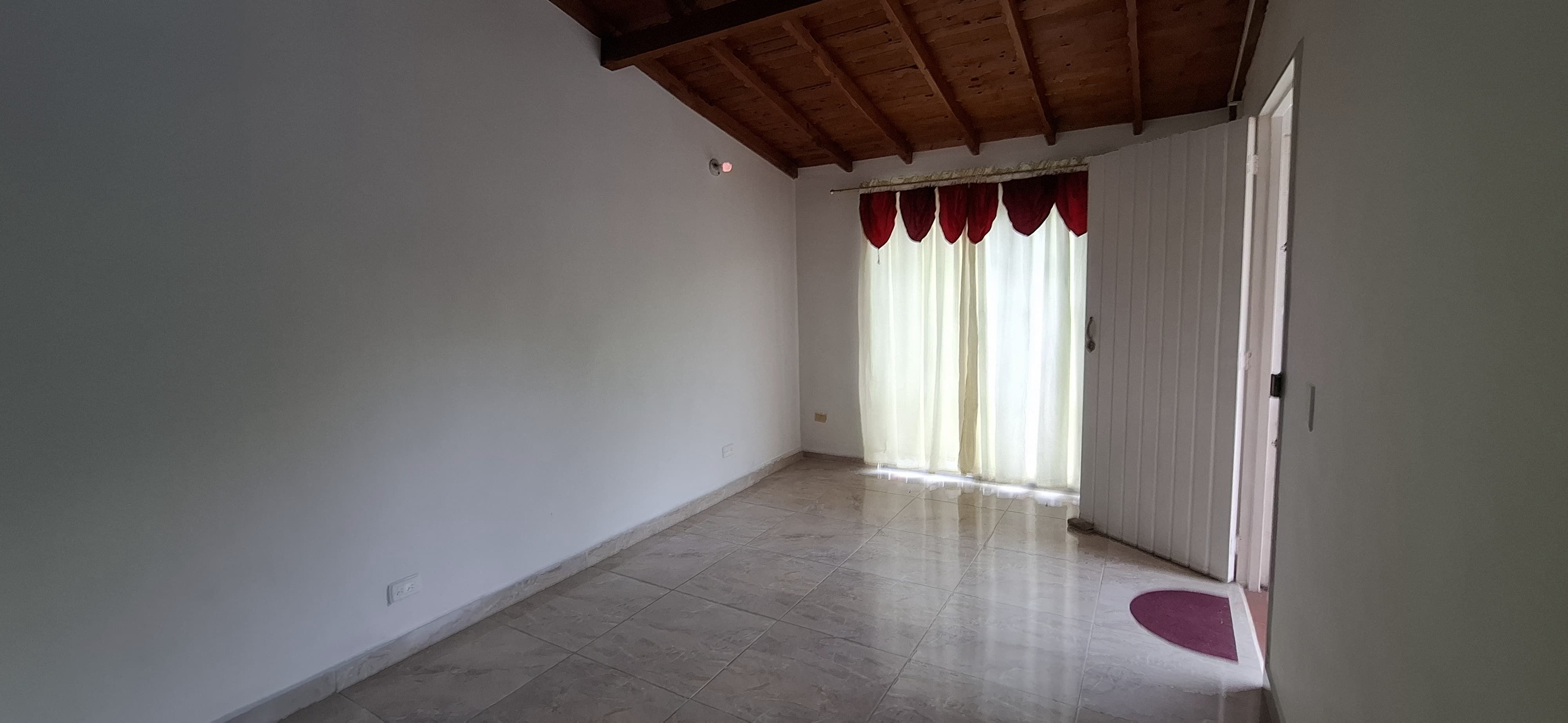 Casa en arriendo Antioquia Bello Urbanización Urapanes 65 m2 Habitaciones 3 Baños 2 Garajes 0 Precio $1800000
