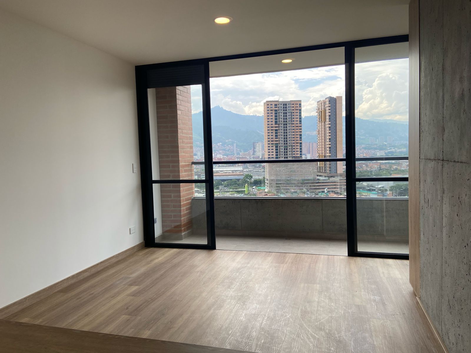 Apartamento en arriendo o venta Antioquia Envigado Las Casitas 64 m2 Habitaciones 1 Baños 2 Garajes 1 Precio venta $560000000 Precio arriendo $3350000
