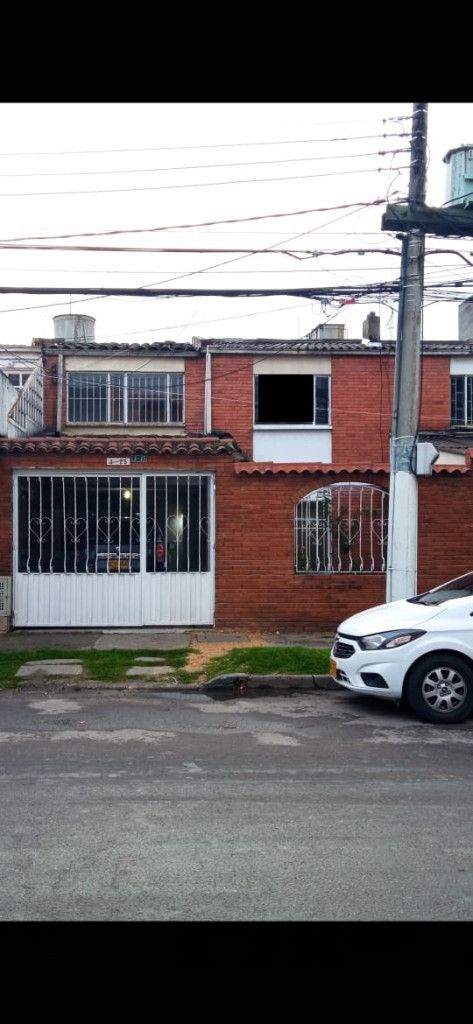 Casa en venta Cundinamarca Bogotá Alcázares Norte 200 m2 Habitaciones 4 Baños 3 Garajes 2 Precio $850000000