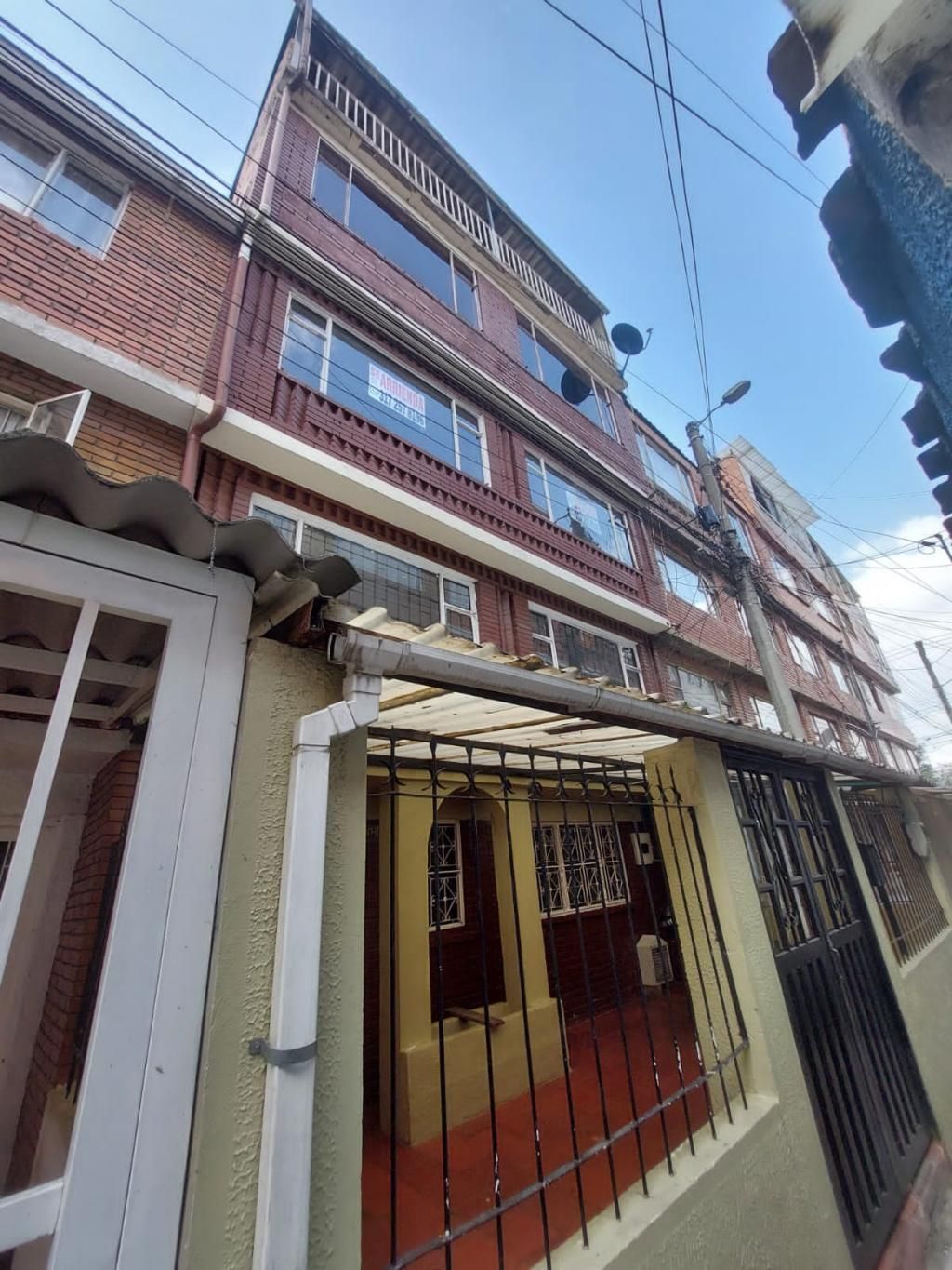 Casa en venta Cundinamarca Bogotá Ciudad Bachué 130 m2 Habitaciones 6 Baños 5 Garajes 1 Precio $370000000