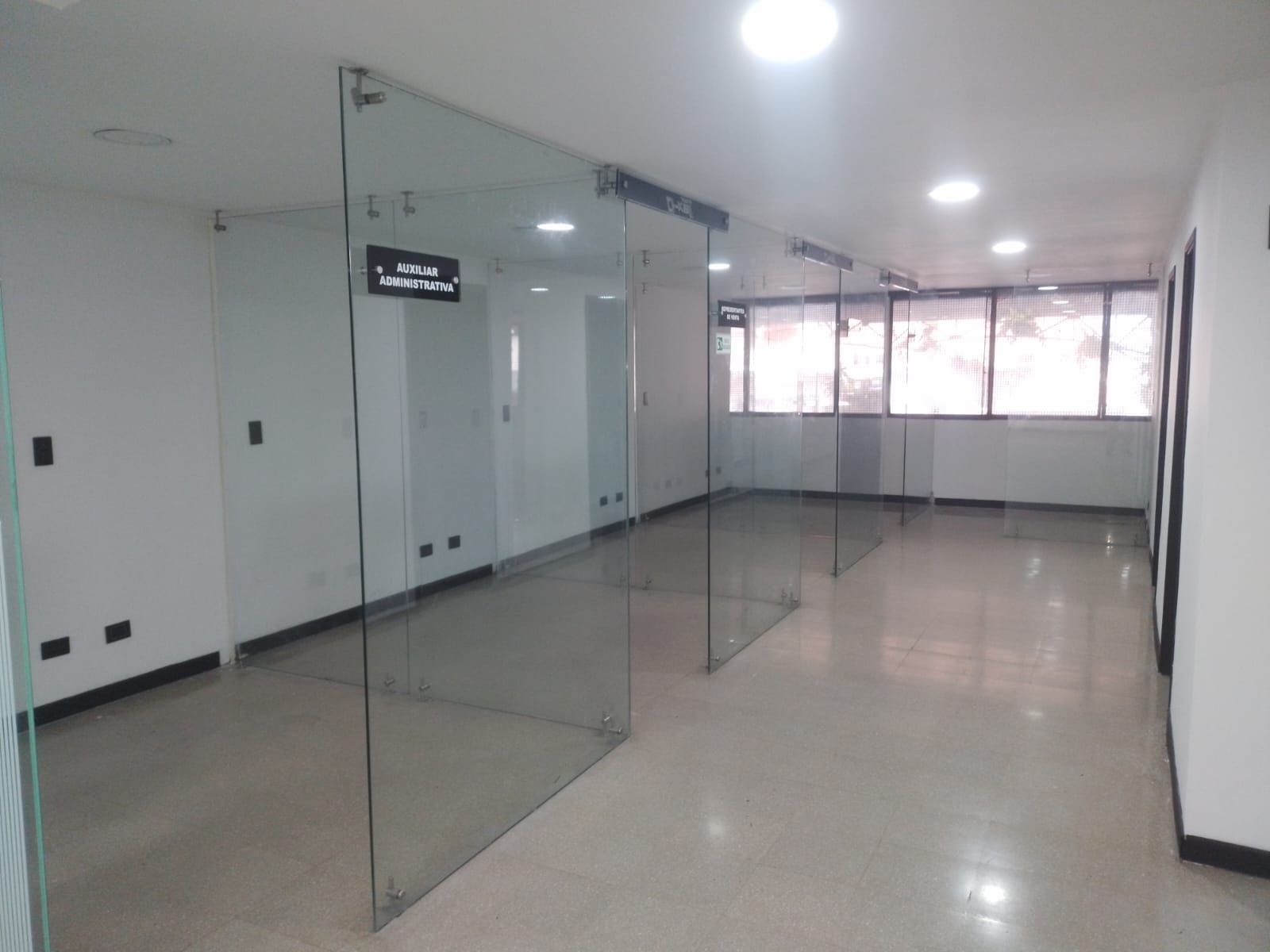 Oficina en arriendo Antioquia Itagüí Cr Villasol 180 m2 Habitaciones 0 Baños 2 Garajes 0 Precio $6000000