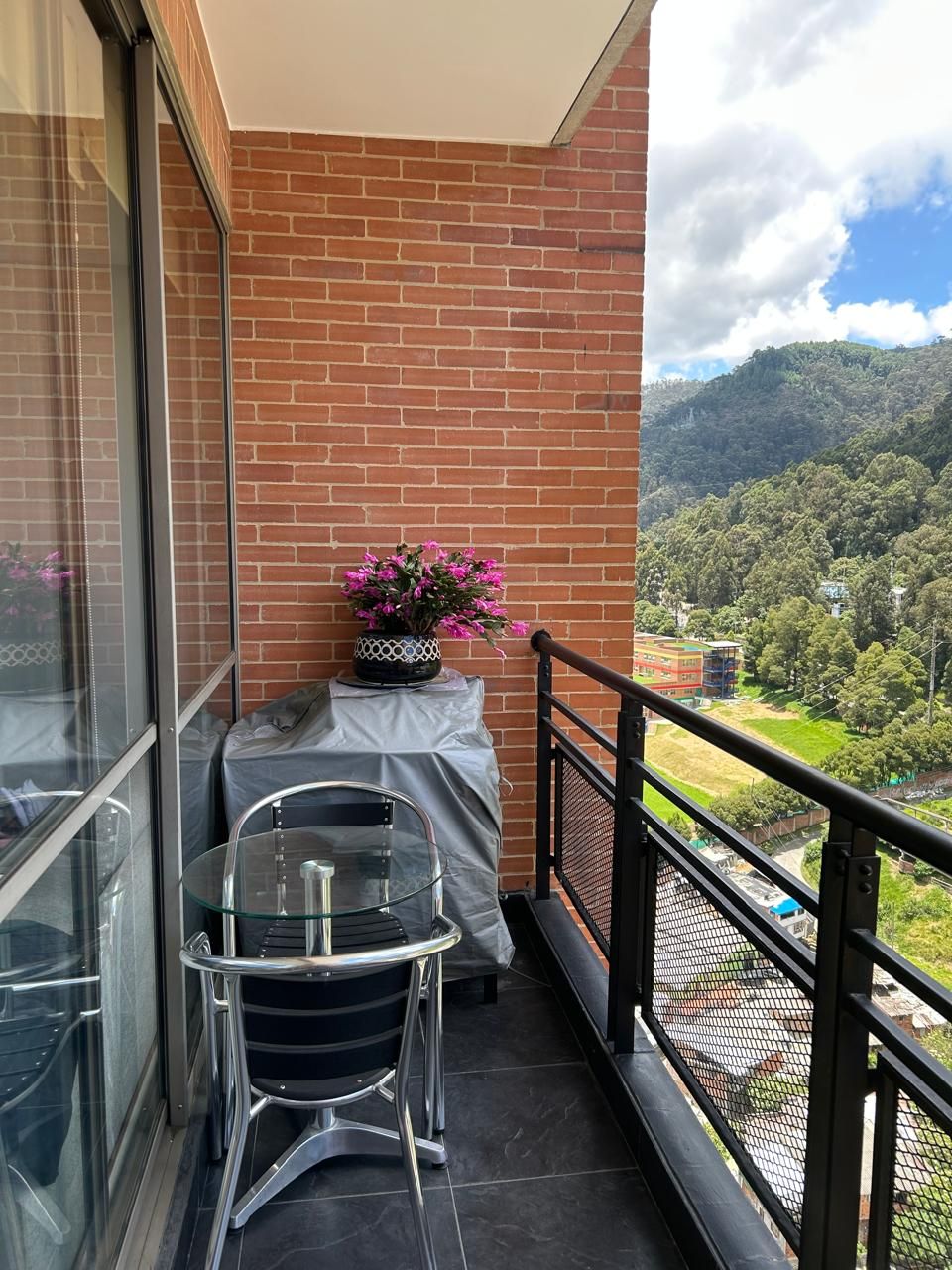Apartamento en arriendo Cundinamarca Bogotá Cjr Sierras Del Este 93 m2 Habitaciones 2 Baños 2 Garajes 2 Precio $4700000