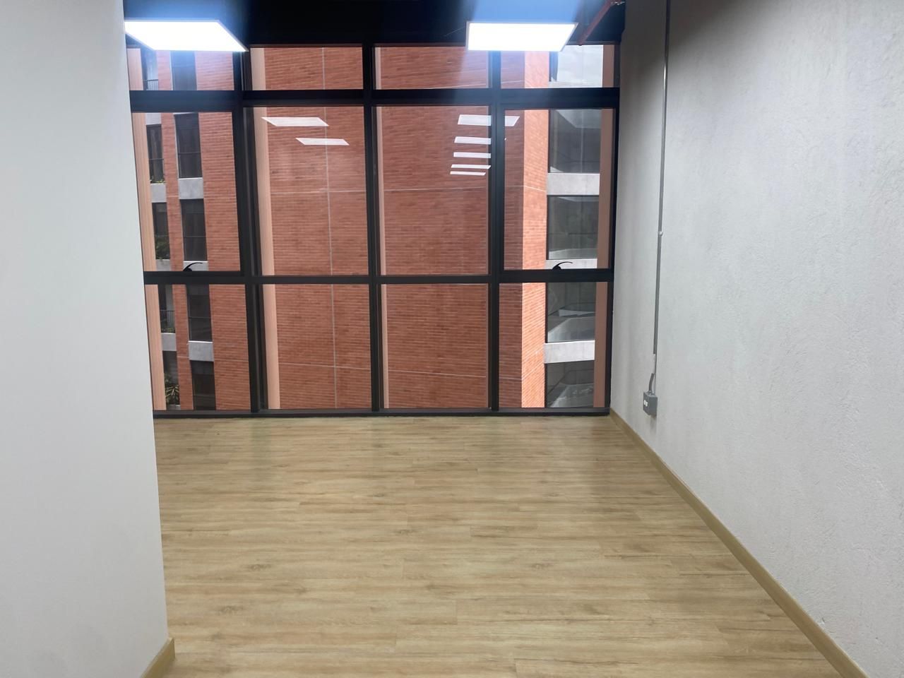 Oficina en arriendo Antioquia Medellín Altos Del Poblado 37 m2 Habitaciones 0 Baños 1 Garajes 1 Precio $3700000