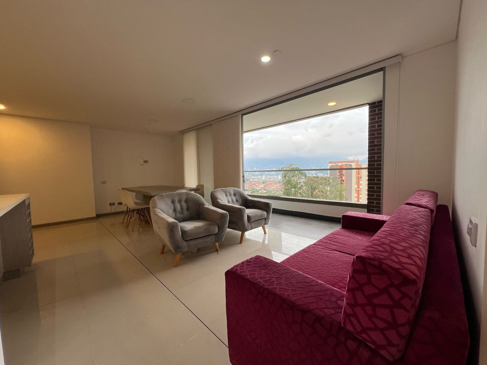 Apartamento en arriendo Antioquia Envigado La Inmaculada 98 m2 Habitaciones 3 Baños 2 Garajes 2 Precio $5150000