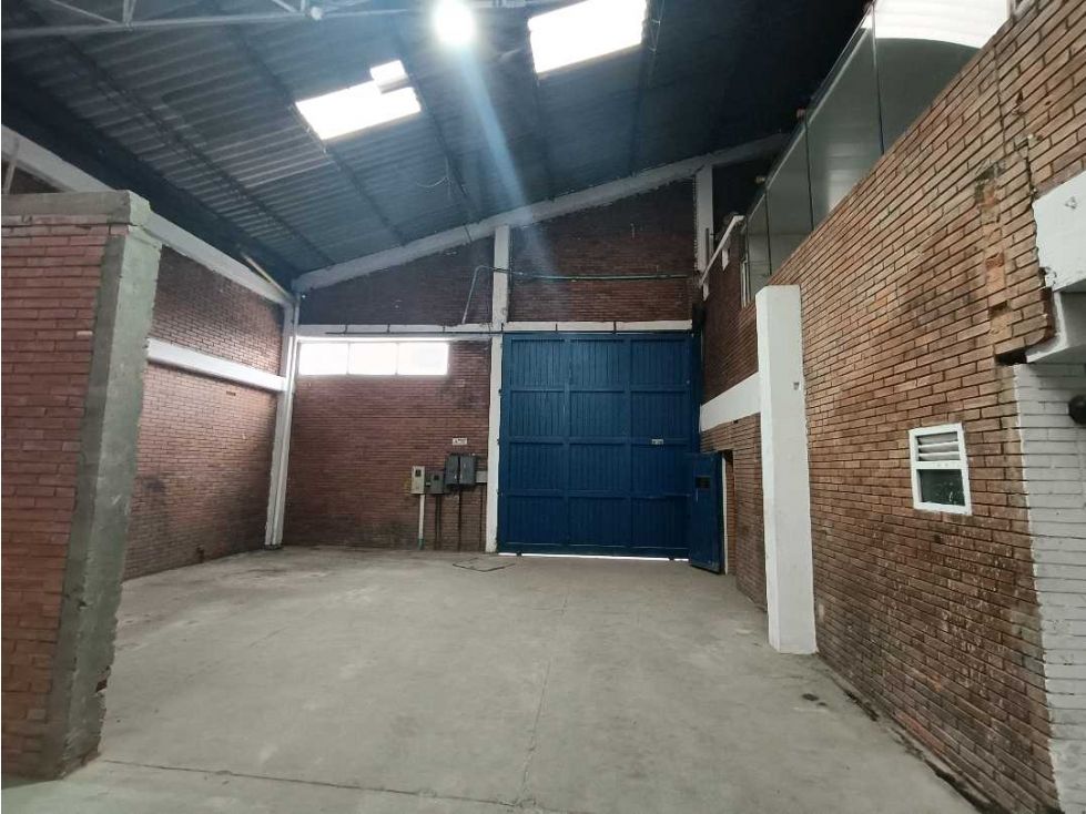 Bodega en arriendo Cundinamarca Bogotá Los Rosales 1460 m2 Habitaciones 0 Baños 2 Garajes 0 Precio $31000000