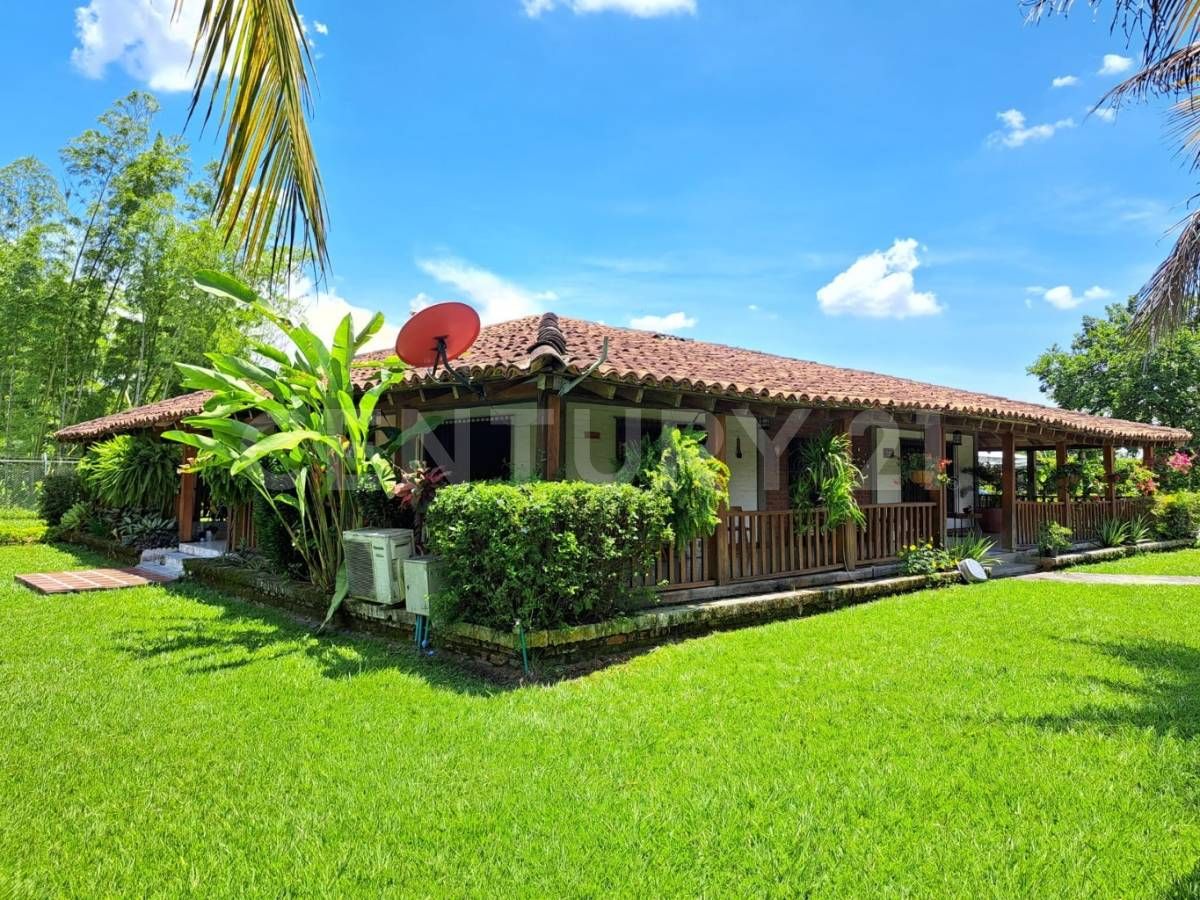 Casa en venta Valle Del Cauca Andalucía Andalucía 536 m2 Habitaciones 5 Baños 4 Garajes 3 Precio $600000000