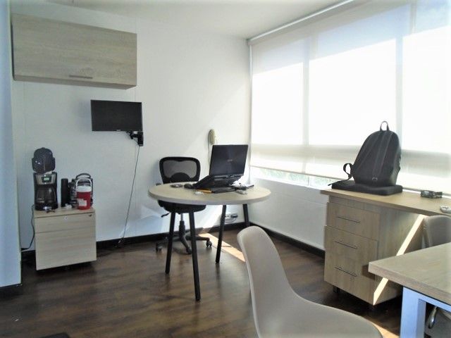 Oficina en venta Antioquia Medellín La Linde 100 m2 Habitaciones 0 Baños 2 Garajes 2 Precio $750000000