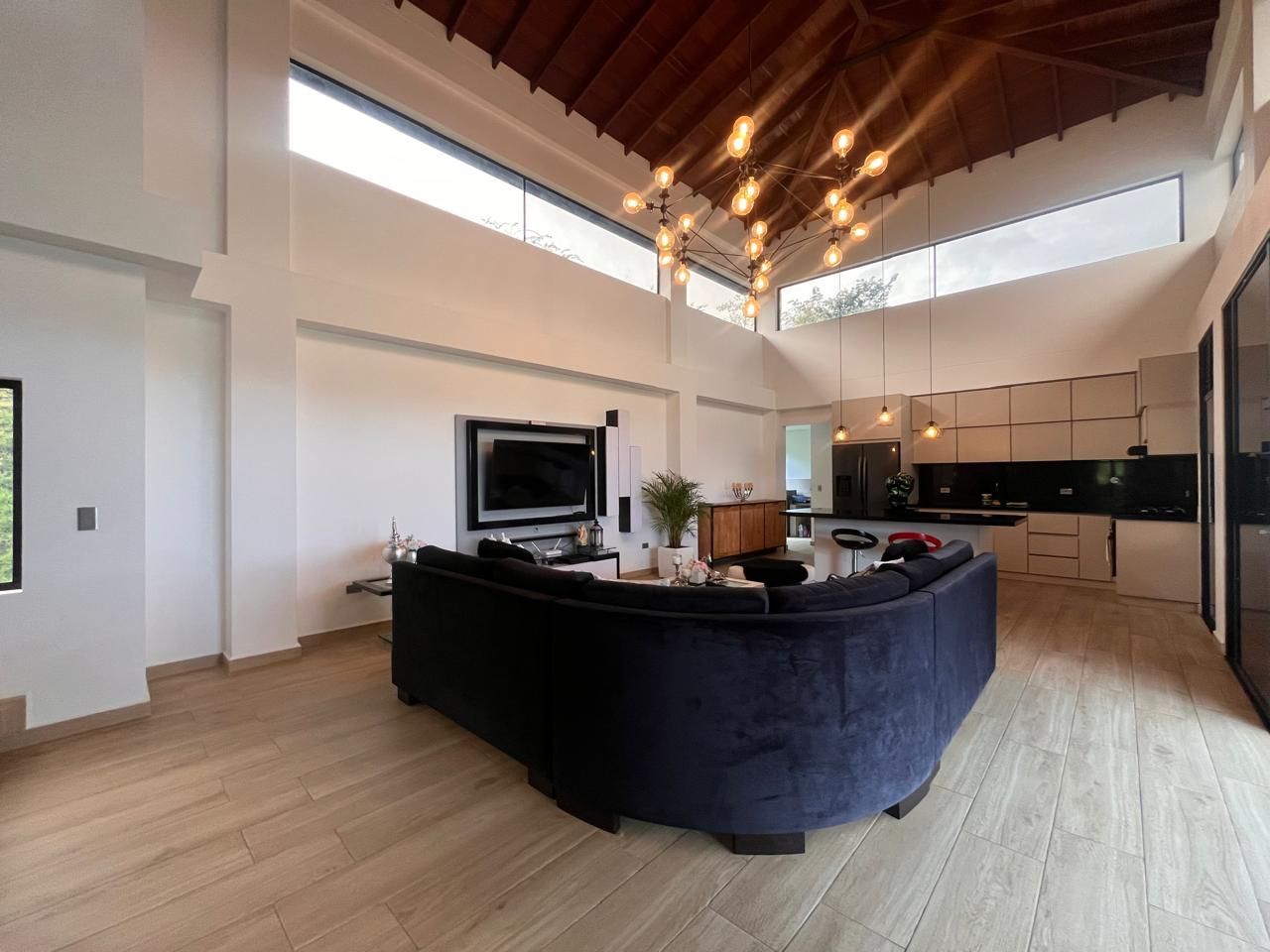 Casa en arriendo Antioquia El Retiro Villa Elena 1900 m2 Habitaciones 4 Baños 4 Garajes 5 Precio $17000000