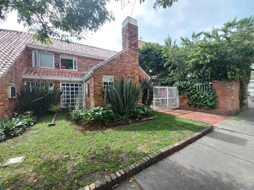 Casa en venta Cundinamarca Bogotá Lisboa 240 m2 Habitaciones 4 Baños 4 Garajes 2 Precio $1980000000