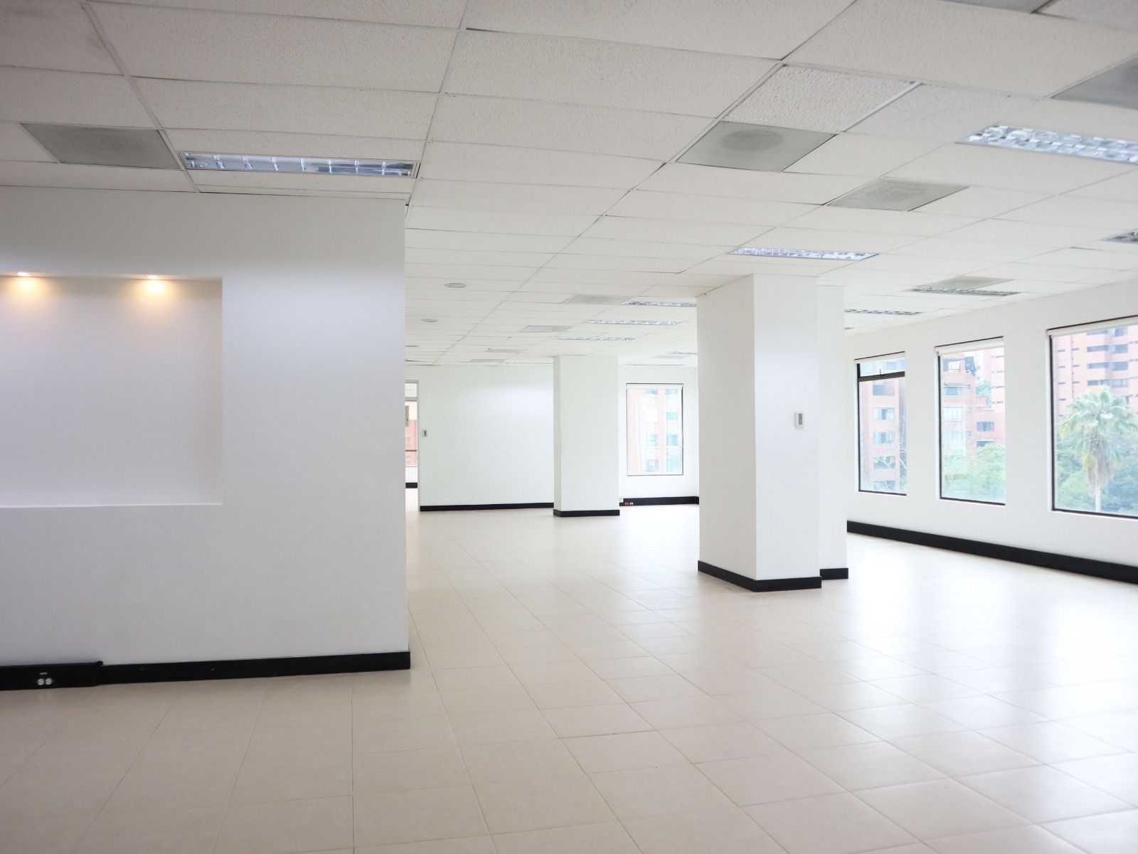 Oficina en arriendo o venta Antioquia Medellín Alejandria 464 m2 Habitaciones 0 Baños 6 Garajes 6 Precio venta $4200000000 Precio arriendo $35000000