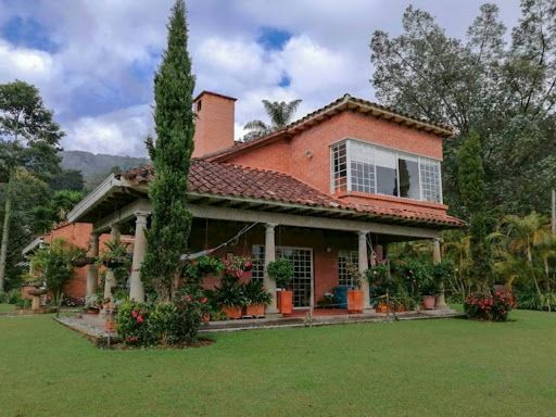 Finca en arriendo Antioquia El Retiro El Retiro 500 m2 Habitaciones 3 Baños 4 Garajes 2 Precio $5900000