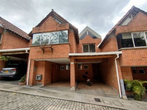 Apartamento en arriendo Antioquia Medellín Trece De Noviembre 230 m2 Habitaciones 3 Baños 4 Garajes 2 Precio $8500000