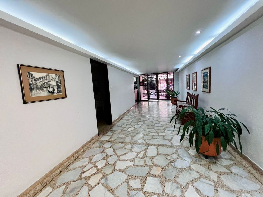 Apartamento en arriendo Valle Del Cauca Cali Granada 134 m2 Habitaciones 3 Baños 2 Garajes 1 Precio $2800000