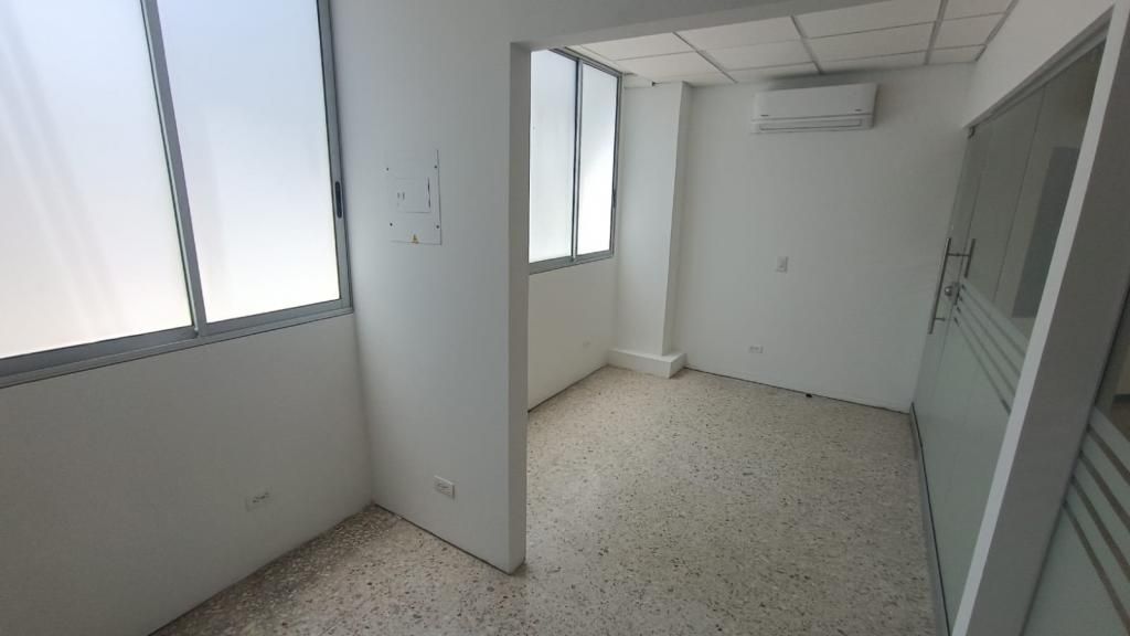 Oficina en arriendo Valle Del Cauca Cali El Gran Limonar 20 m2 Habitaciones 0 Baños 1 Garajes 0 Precio $950000