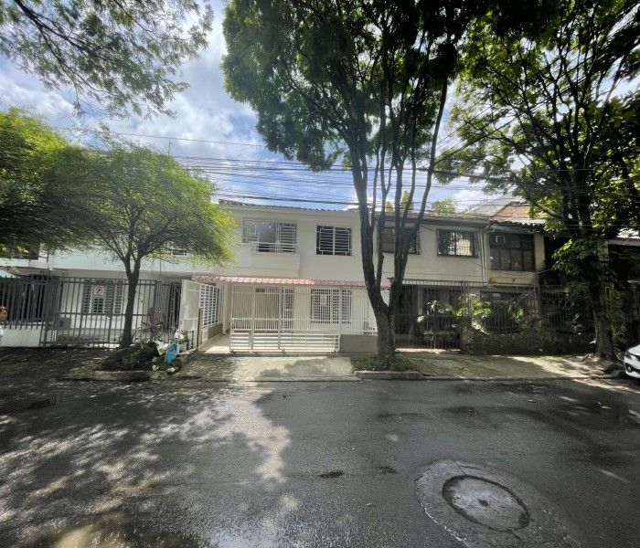 Casa en venta Valle Del Cauca Cali Ciudad Capri 180 m2 Habitaciones 5 Baños 4 Garajes 2 Precio $680000000