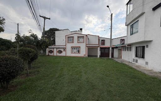 Casa en venta Cundinamarca Bogotá Los Cerezos 114 m2 Habitaciones 3 Baños 2 Garajes 2 Precio $490000000