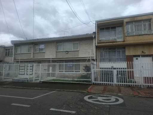 Casa en arriendo Cundinamarca Bogotá La Soledad 330 m2 Habitaciones 4 Baños 3 Garajes 2 Precio $6000000