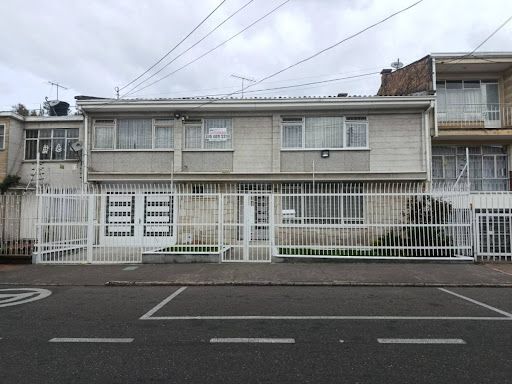 Casa en arriendo Cundinamarca Bogotá La Soledad 330 m2 Habitaciones 4 Baños 3 Garajes 2 Precio $6000000