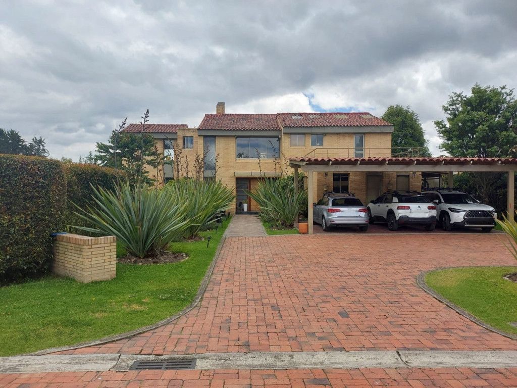 Casa en venta Cundinamarca Bogotá Casa Blanca 290 m2 Habitaciones 4 Baños 5 Garajes 5 Precio $1980000000