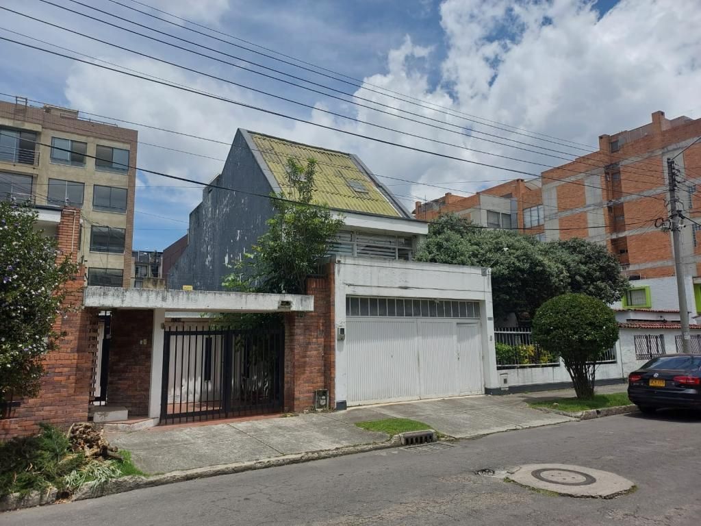 Casa en venta Cundinamarca Bogotá Nuevo Contry 430 m2 Habitaciones 9 Baños 5 Garajes 4 Precio $1800000000