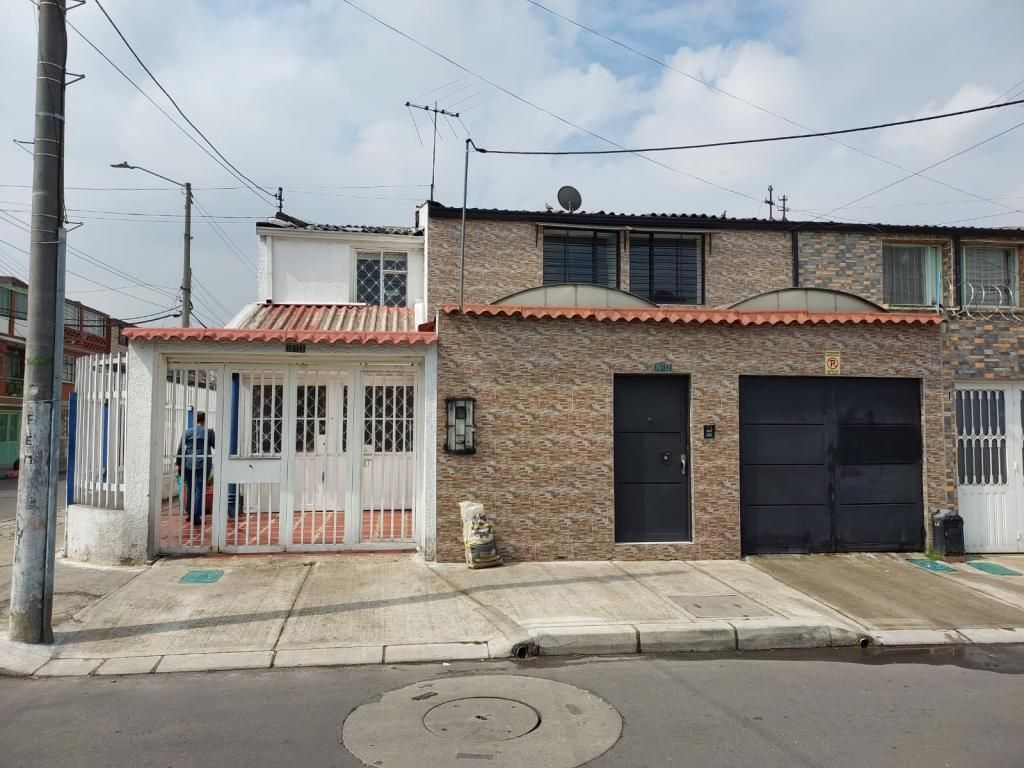 Casa en venta Cundinamarca Bogotá Villa Luz 182 m2 Habitaciones 4 Baños 3 Garajes 1 Precio $700000000