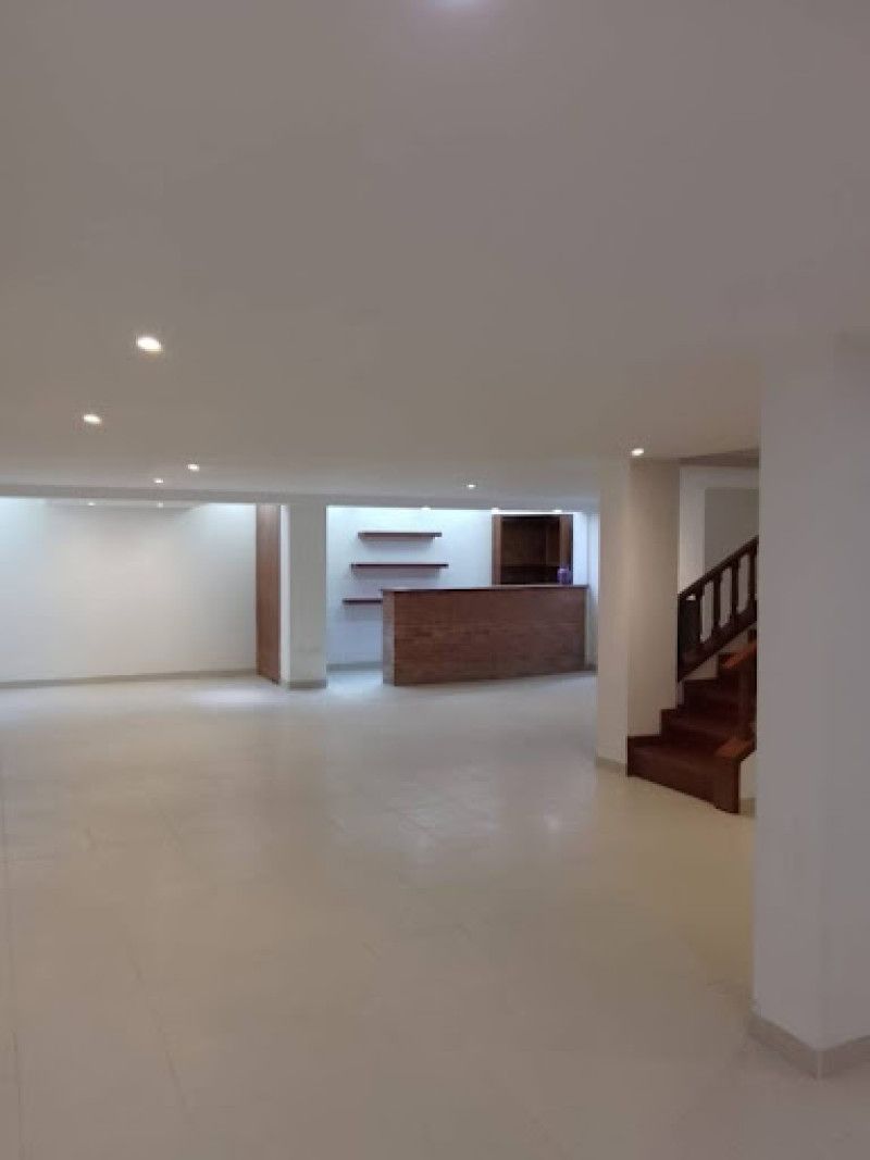 Casa en venta Cundinamarca Chía Cr Buganbul 320 m2 Habitaciones 5 Baños 5 Garajes 4 Precio $890000000