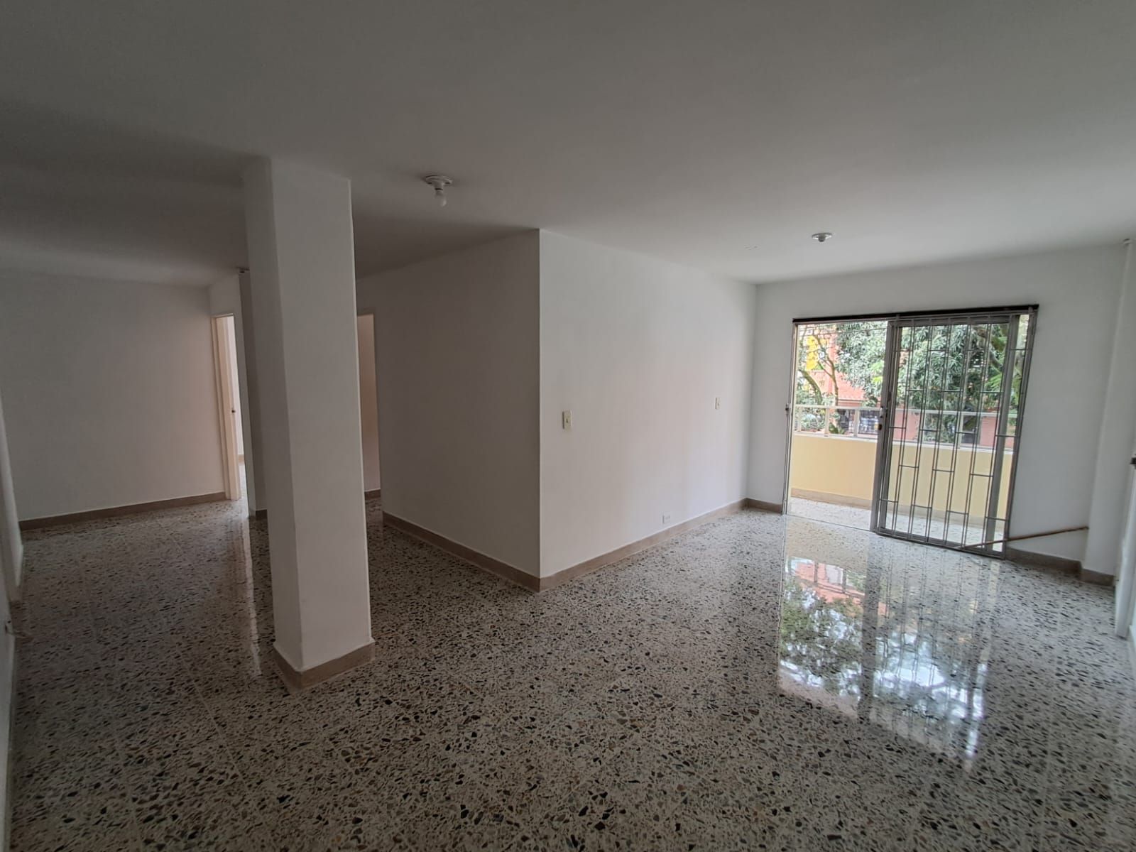 Suite en arriendo Antioquia Medellín El Danubio 105 m2 Habitaciones 3 Baños 2 Garajes 0 Precio $2700000