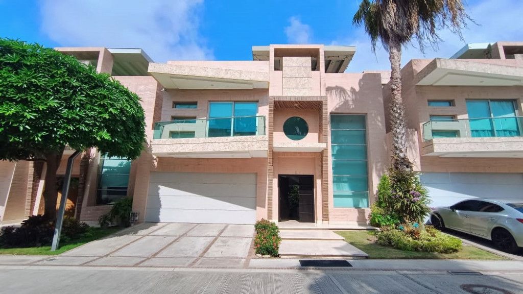 Casa en venta Atlántico Puerto Colombia Puerto Colombia 377 m2 Habitaciones 3 Baños 5 Garajes 2 Precio $2200000000