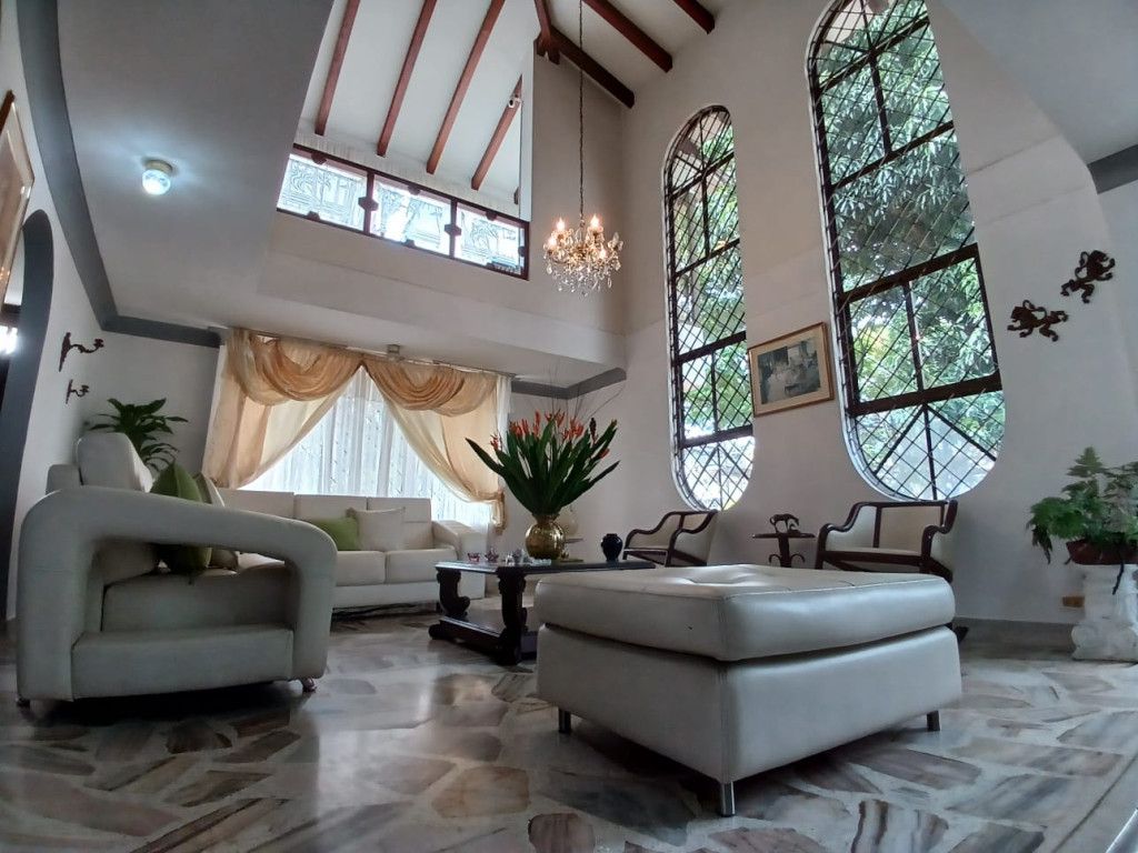 Casa en arriendo Valle Del Cauca Cali El Ingenio 400 m2 Habitaciones 3 Baños 5 Garajes 3 Precio $15000000