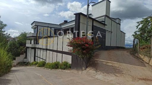 Casa en arriendo Santander Floridablanca Floridablanca 2000 m2 Habitaciones 5 Baños 6 Garajes 8 Precio $10000000