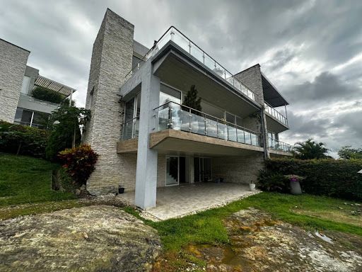 Casa en arriendo Santander Floridablanca Floridablanca 230 m2 Habitaciones 3 Baños 4 Garajes 2 Precio $7973000