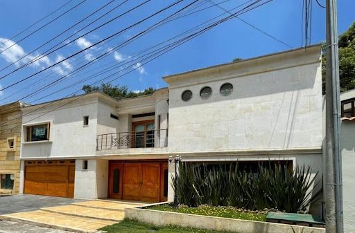 Casa en arriendo o venta Cundinamarca Bogotá Santa Ana Oriental 620 m2 Habitaciones 4 Baños 4 Garajes 2 Precio venta $5500000000 Precio arriendo $30000000