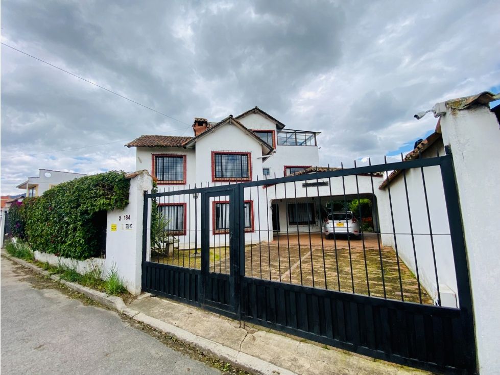 Casa en venta Cundinamarca Chía Sabaneta 280 m2 Habitaciones 4 Baños 6 Garajes 6 Precio $1050000000