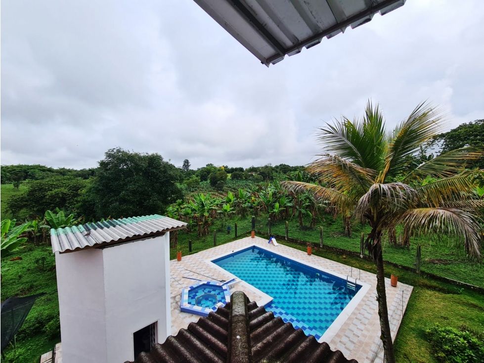 Finca en venta Quindío Calarcá Calarcá 750 m2 Habitaciones 4 Baños 6 Garajes 10 Precio $1600000000