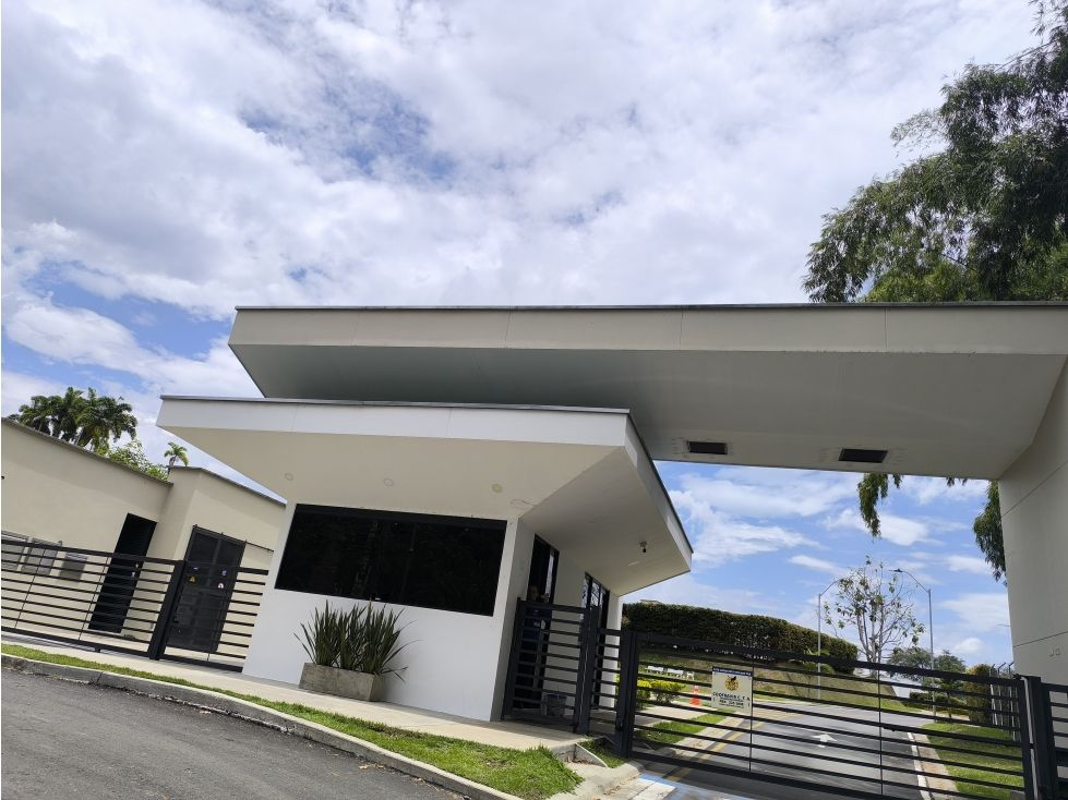 Casa en venta Risaralda Pereira Coral Plaza 200 m2 Habitaciones 3 Baños 2 Garajes 1 Precio $495000000