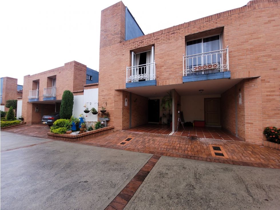 Casa en venta Santander Floridablanca Conjunto Residencial Versalles Ii 280 m2 Habitaciones 4 Baños 4 Garajes 1 Precio $680000000