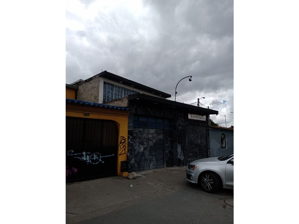 Casa en venta Cundinamarca Bogotá Americas Sector Galan 310 m2 Habitaciones 4 Baños 4 Garajes 2 Precio $1900000000