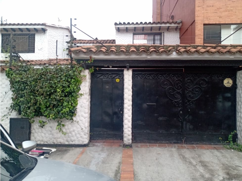 Casa en arriendo o venta Cundinamarca Bogotá Molinos Norte 285 m2 Habitaciones 5 Baños 4 Garajes 2 Precio venta $1800000000 Precio arriendo $7500000