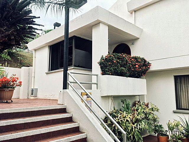 Casa en venta Valle Del Cauca Cali Tejares - Cristales 150 m2 Habitaciones 3 Baños 4 Garajes 2 Precio $800000000