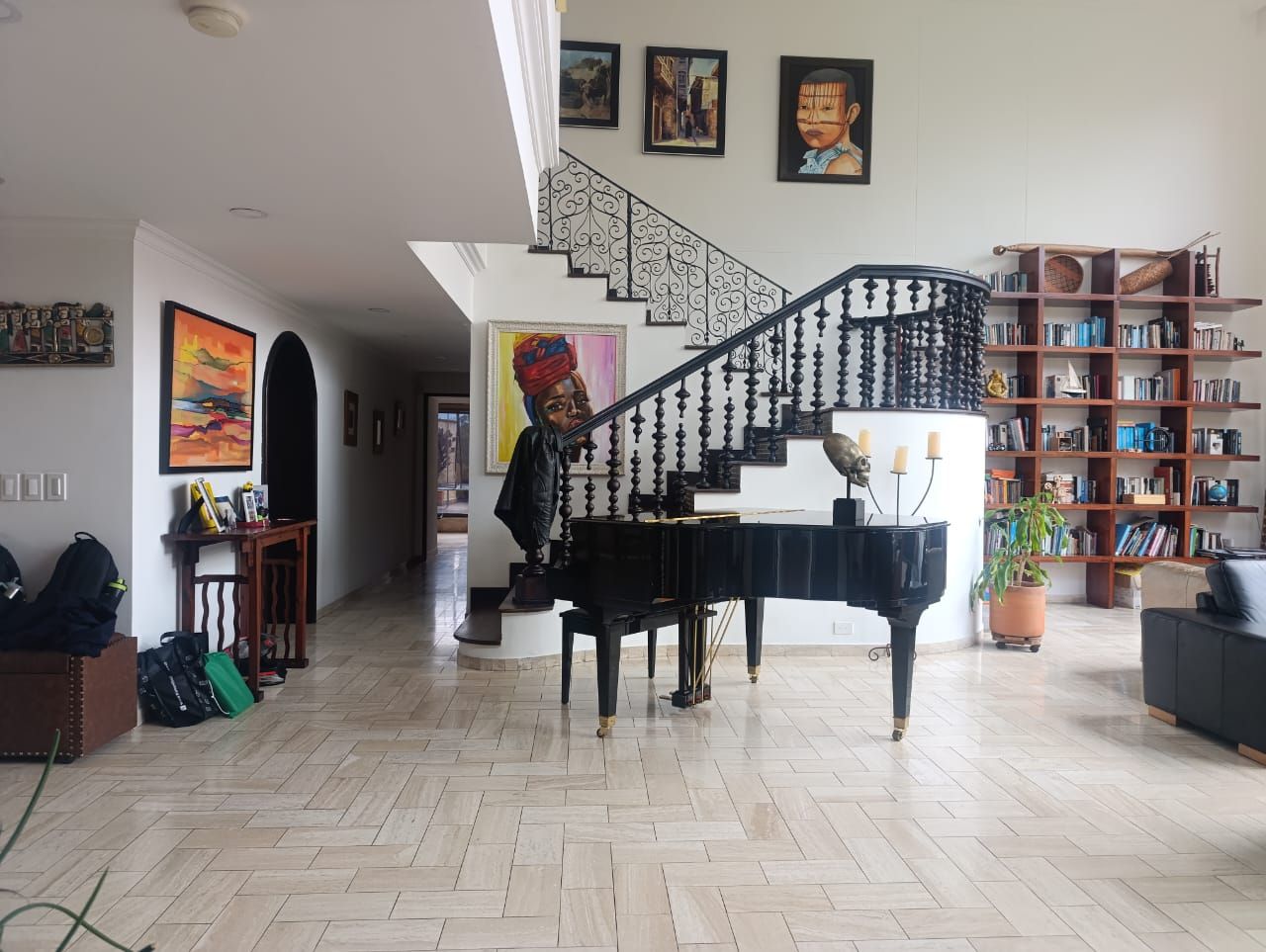 Apartamento en venta Antioquia Medellín Los Naranjos 377 m2 Habitaciones 4 Baños 6 Garajes 2 Precio $2400000000