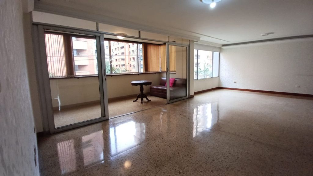 Apartamento en venta Antioquia Medellín Laureles 189 m2 Habitaciones 3 Baños 2 Garajes 2 Precio $1045000000