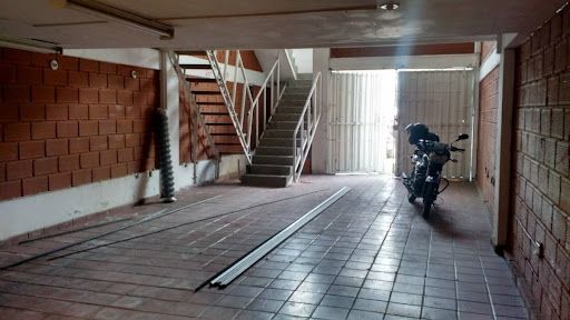 Bodega en venta Antioquia Medellín San Benito 240 m2 Habitaciones 0 Baños 4 Garajes 4 Precio $1200000000