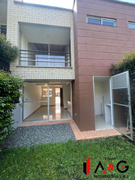 Casa en arriendo Antioquia Bello Urbanización El Trebol 108 m2 Habitaciones 3 Baños 3 Garajes 4 Precio $3300000