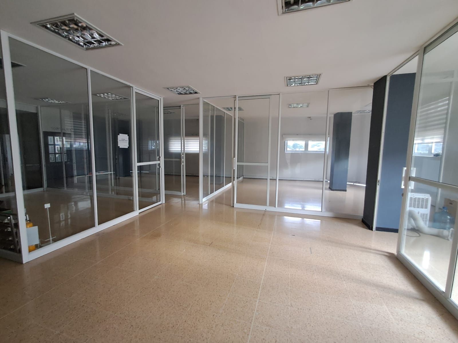 Local en arriendo Risaralda Pereira La Enseñanza 321 m2 Habitaciones 0 Baños 4 Garajes 4 Precio $11000000