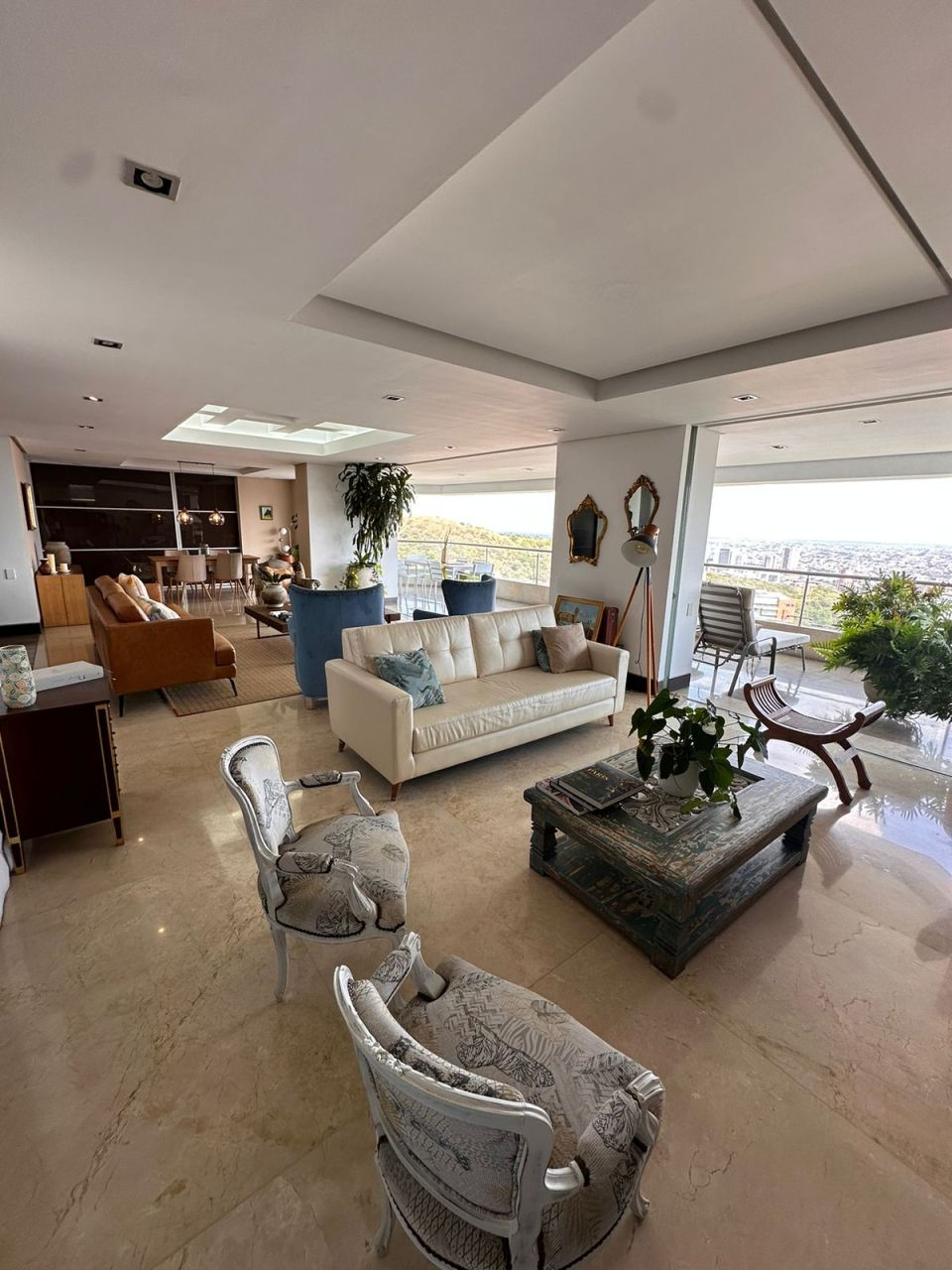 Apartamento en venta Valle Del Cauca Cali Normandía 596 m2 Habitaciones 5 Baños 7 Garajes 6 Precio $3000000000